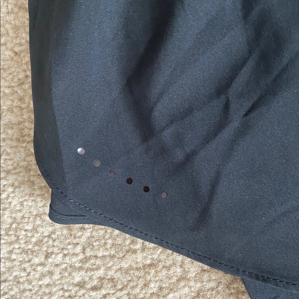 MEDIUM.  HALARA BREEZEFUL REFLECTIVE DOTS  2 IN 1  QUICK DRY TRAINING LEGGINGS - Picture 7 of 9